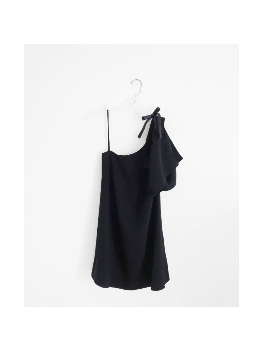 Cinq a Sept Black One Shoulder Shift Cocktail Dress size Medium / Large